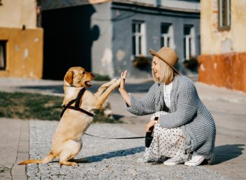 Kobieta z psem. Mam w życiu szczęście